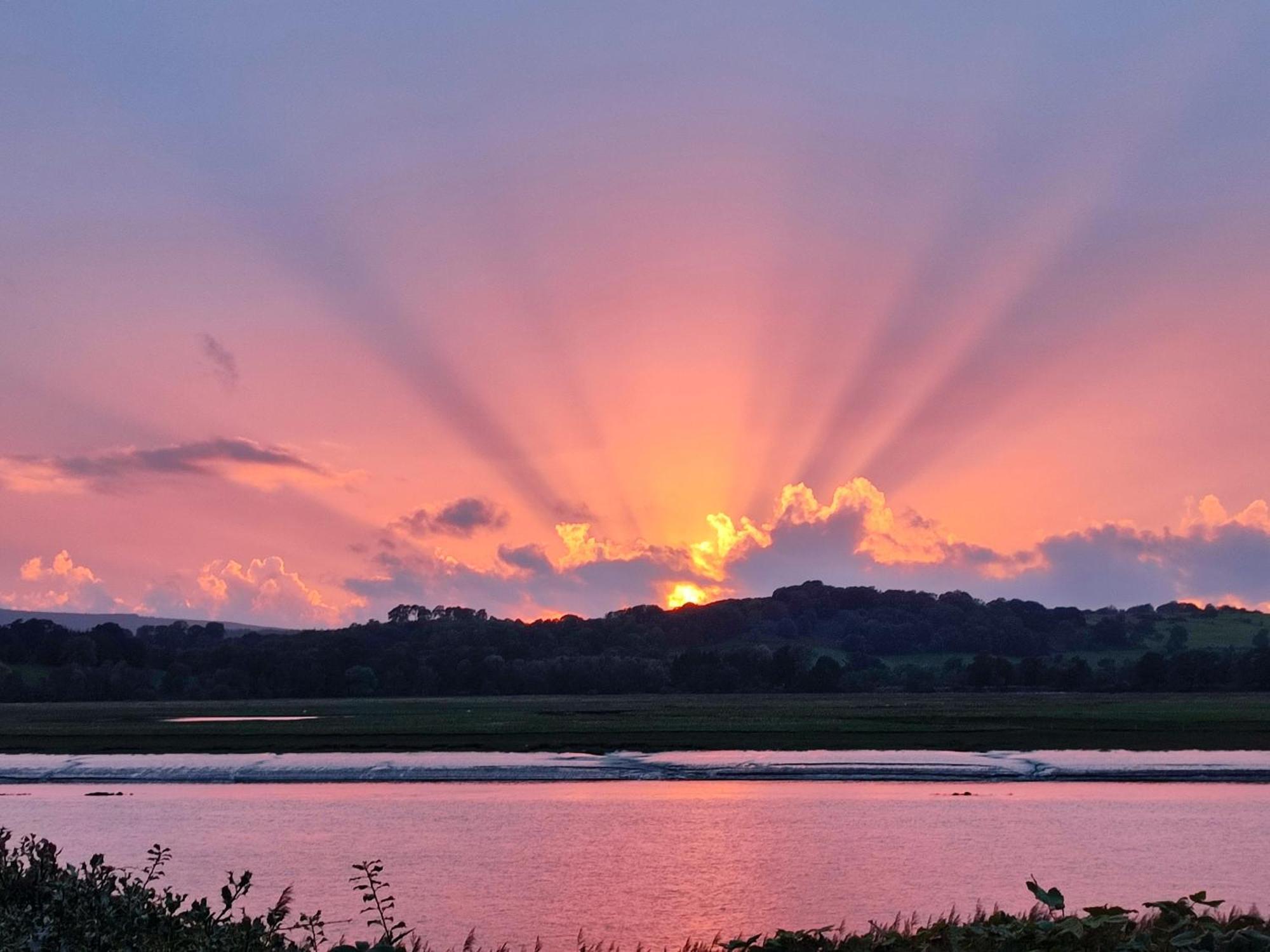 Shorepark - Waterfront Cottage With Stunning Views Dumfries Exteriér fotografie